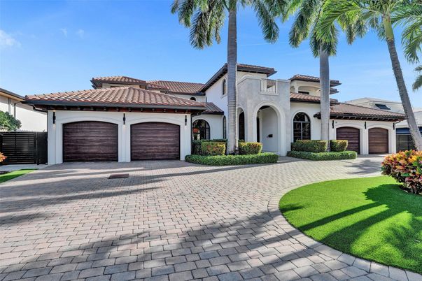 Attached, Exterior, Facade, Mediterranean