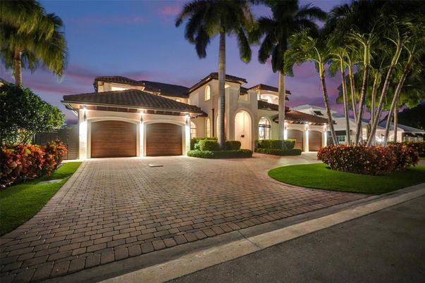 Attached, Exterior, Facade, Mediterranean