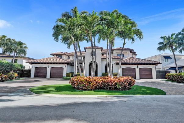 Attached, Exterior, Facade, Mediterranean