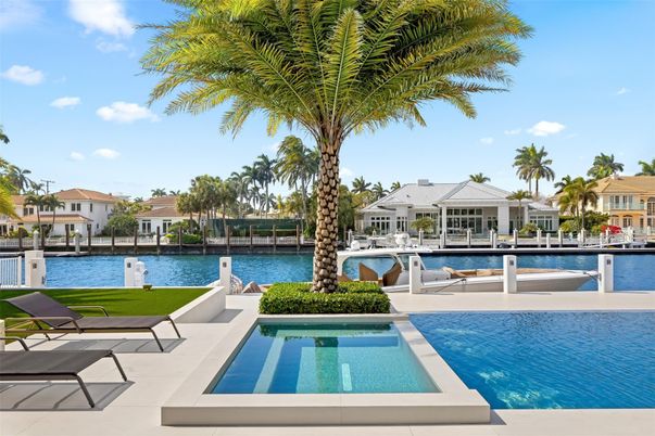 Exterior, Pool, Water