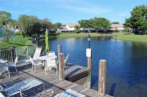 Exterior, Lake