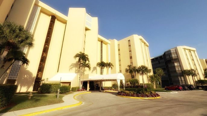Exterior, Facade, Condo Building
