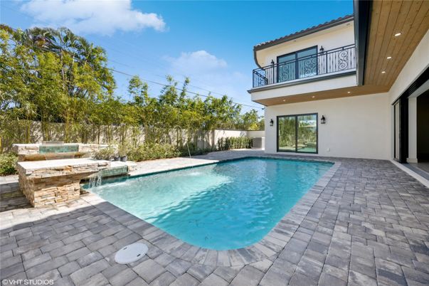 Exterior, Pool