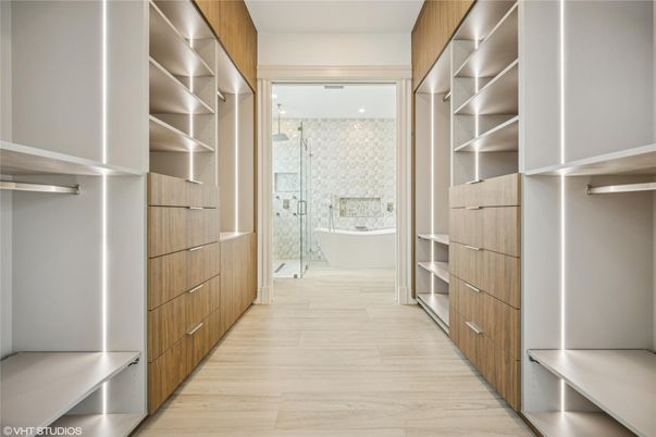 Bathroom, Interior, Walk-in Closets, Wood Texture Flooring