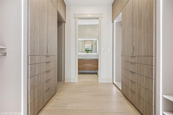 Interior, Walk-in Closets, Wood Texture Flooring