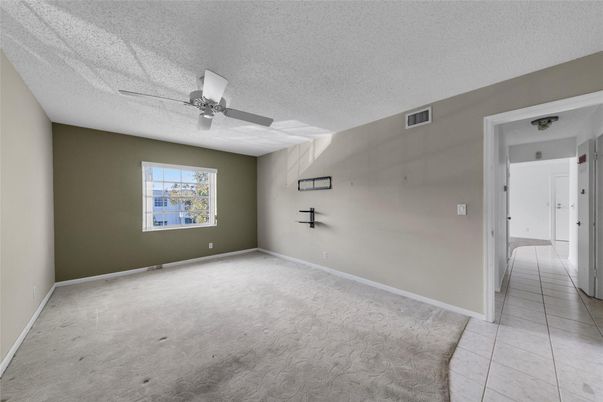 Empty room, Interior