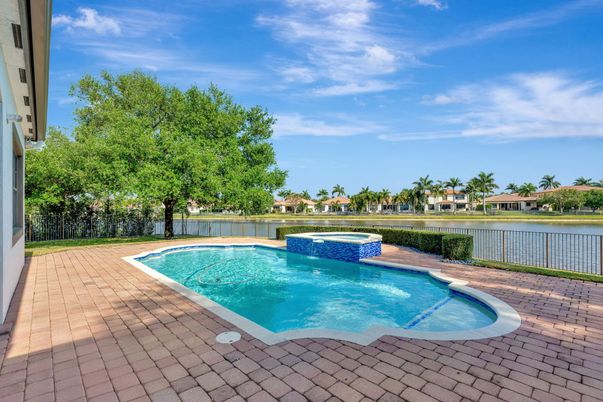 Exterior, Pool, Water