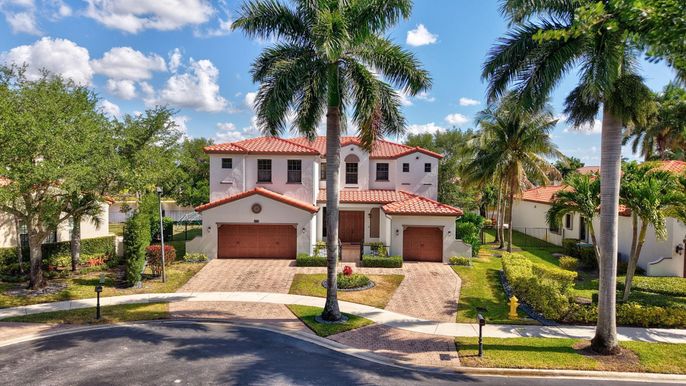 Attached, Exterior, Facade, Spanish Mediterranean
