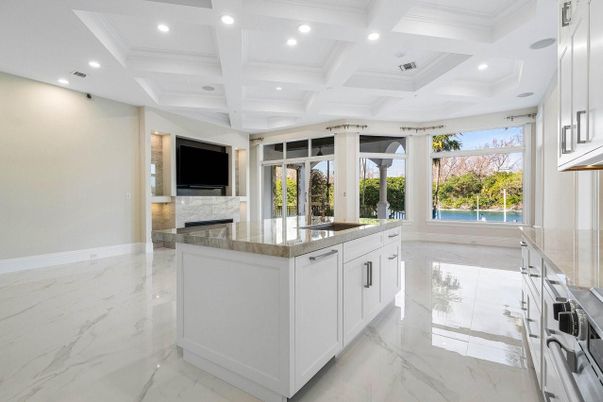Fireplace, Interior, Kitchen, Marble, Recessed Lighting