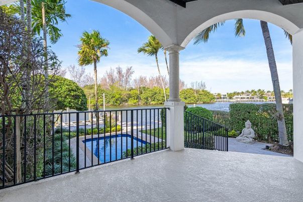 Exterior, Pool, Water