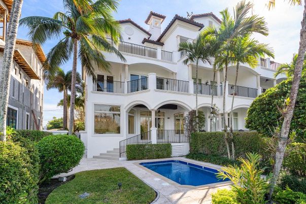 Exterior, Facade, Pool, Mediterranean
