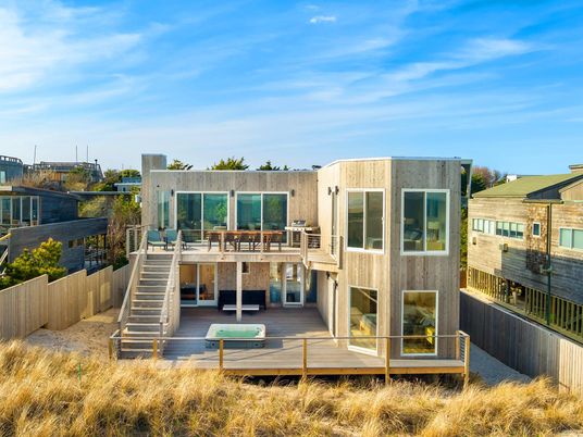 Backyard, Exterior, Facade, Modern