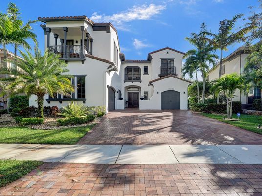 Attached, Exterior, Facade, Spanish Mediterranean