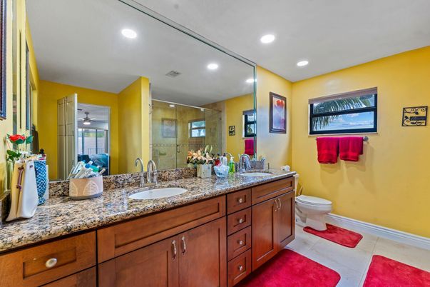 Bathroom, Dual Sink Vanities, Interior, Recessed Lighting