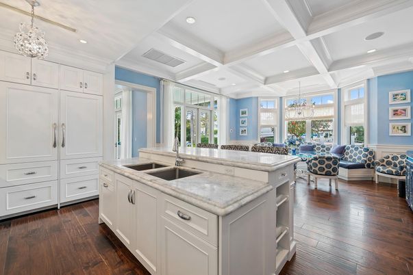 Chandelier, Interior, Kitchen, Living room, Pendant Lights, Recessed Lighting, Wood Texture Flooring