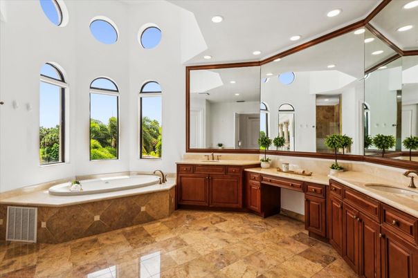 Bathroom, Dual Sink Vanities, Interior, Recessed Lighting