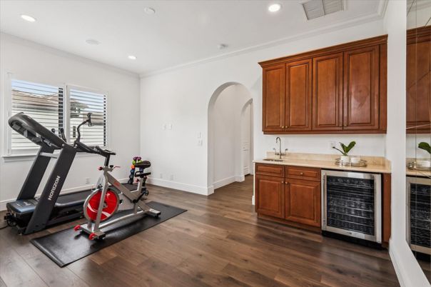 Fitness Equipment, Interior, Recessed Lighting, Wood Texture Flooring
