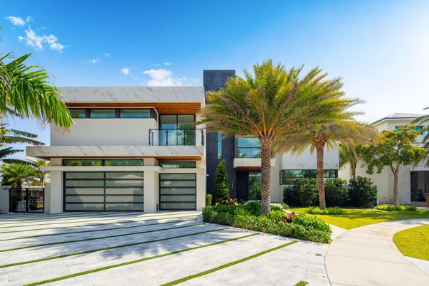 Attached, Exterior, Facade, Modern