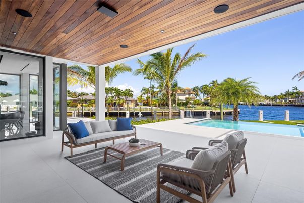 Exterior, Pool, Water