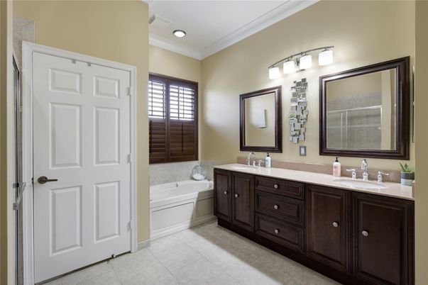 Bathroom, Dual Sink Vanities, Interior, Recessed Lighting