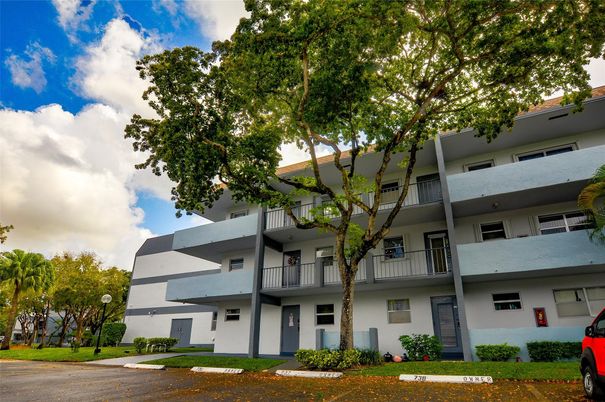 Exterior, Facade, Condo Building