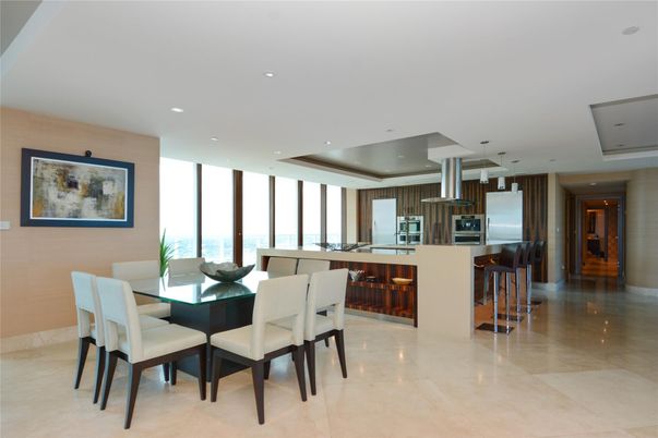 Dining room, Interior, Kitchen, Recessed Lighting, Stainless Steel Appliances