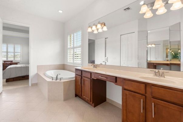 Bathroom, Dual Sink Vanities, Interior, Recessed Lighting