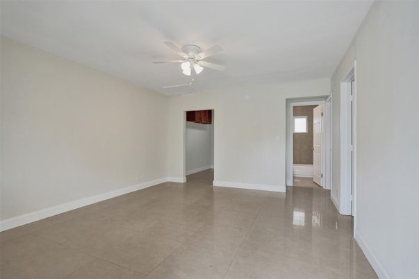 Empty room, Interior