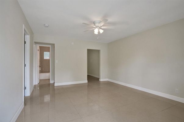 Empty room, Interior