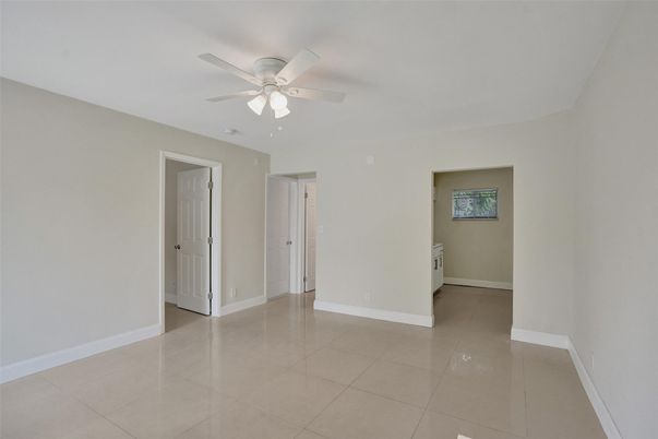 Empty room, Interior