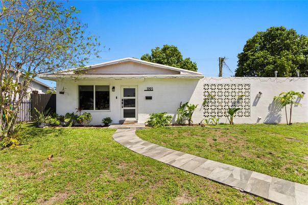Backyard, Exterior, Facade, Ranch