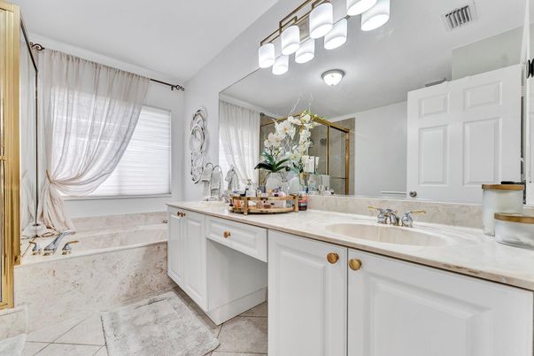 Bathroom, Dual Sink Vanities, Interior