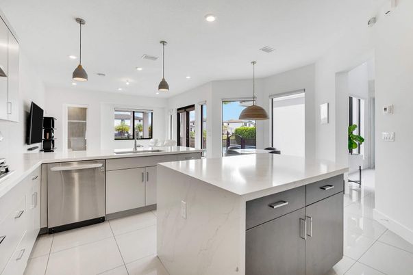 Interior, Kitchen, Pendant Lights, Recessed Lighting, Stainless Steel Appliances