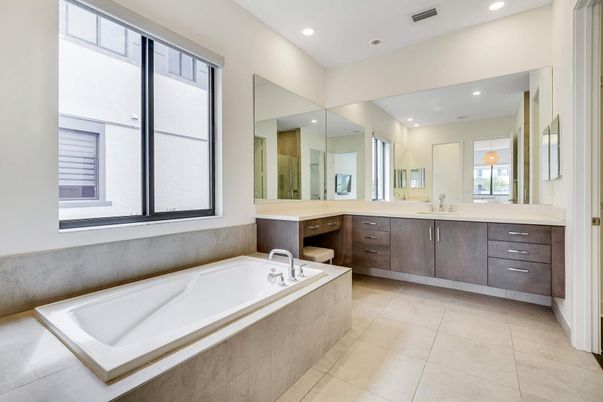 Bathroom, Dual Sink Vanities, Interior, Recessed Lighting