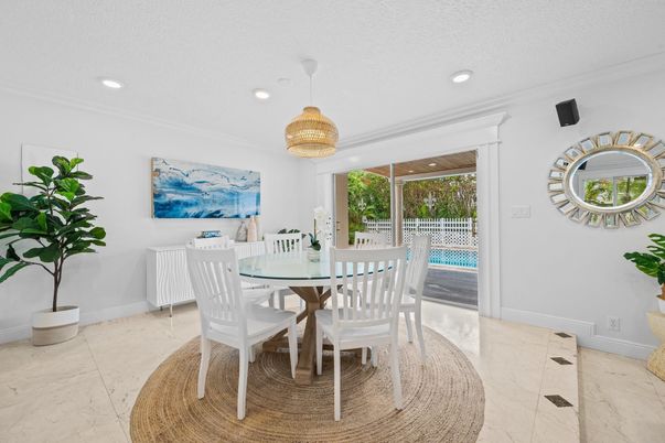 Chandelier, Dining room, Interior, Marble, Recessed Lighting