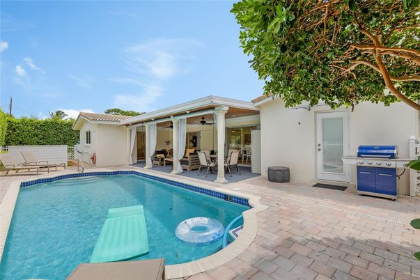 Exterior, Pool
