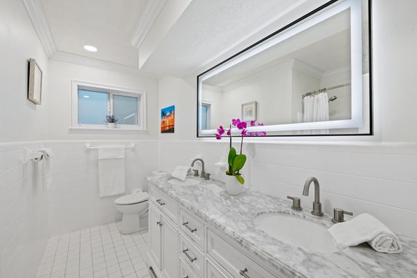 Bathroom, Dual Sink Vanities, Interior, Recessed Lighting