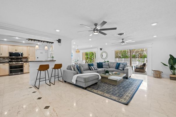 Interior, Kitchen, Living room, Pendant Lights, Recessed Lighting, Stainless Steel Appliances