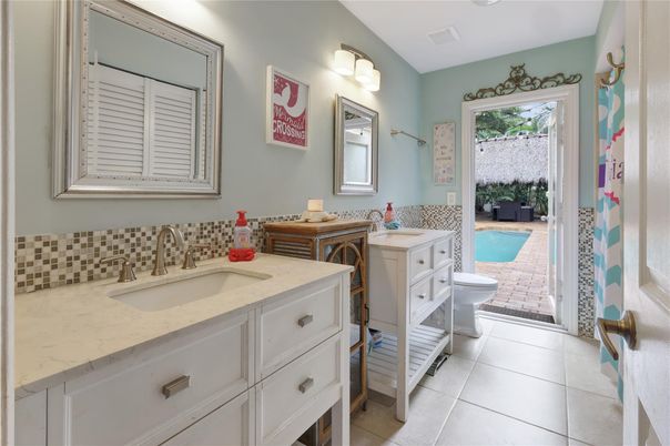Bathroom, Dual Sink Vanities, Interior