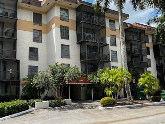 Exterior, Facade, Condo Building
