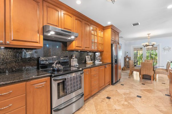 Chandelier, Dining room, Interior, Kitchen, Recessed Lighting, Stainless Steel Appliances