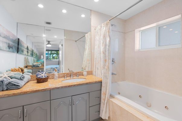 Bathroom, Interior, Recessed Lighting