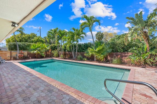 Exterior, Pool