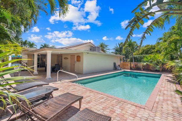 Exterior, Pool