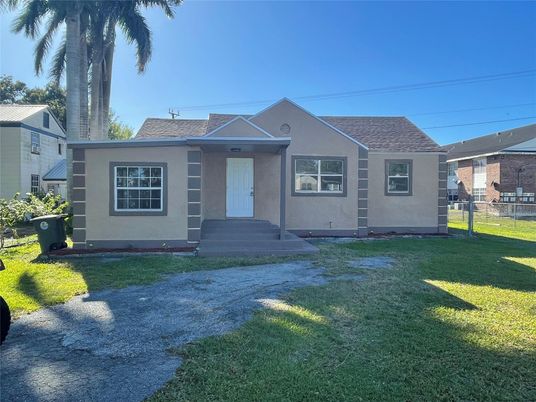 Backyard, Exterior, Facade, Ranch