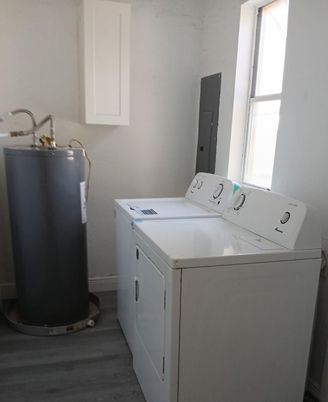 Interior, Washer, Wood Texture Flooring