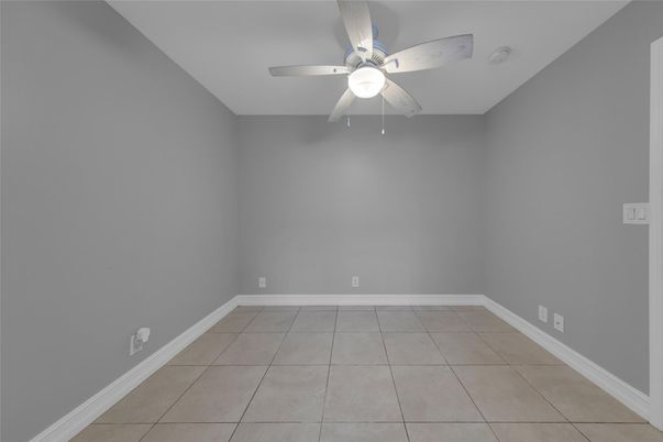 Empty room, Interior