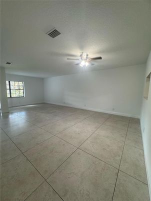 Empty room, Interior