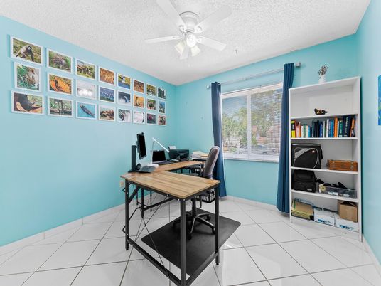 Home Office, Interior