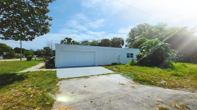 Detached Garage, Exterior